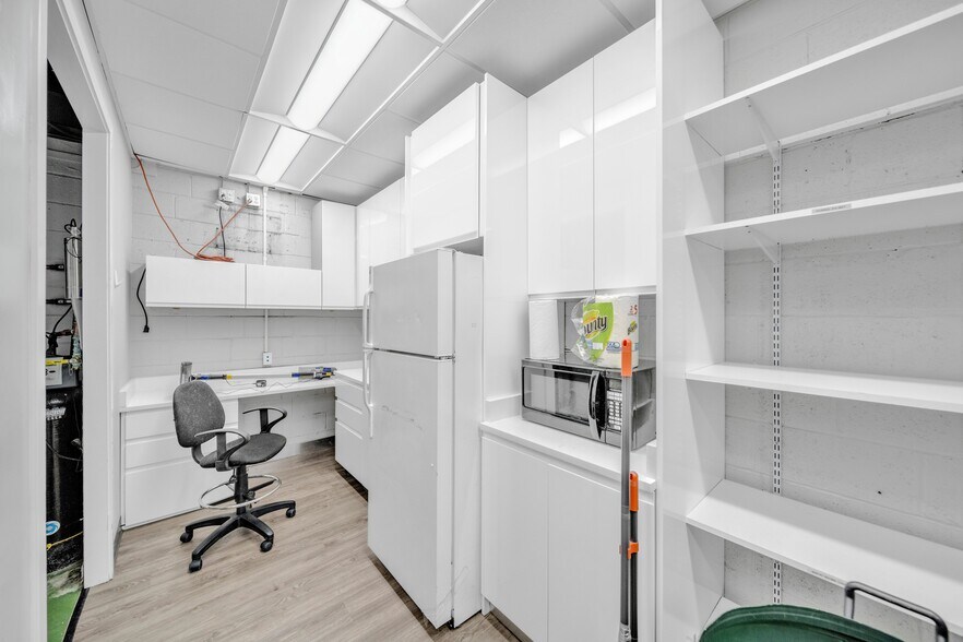 More Photos Of 4000 Burke Station Rd, Fairfax Veterinarian Kennel For Lease