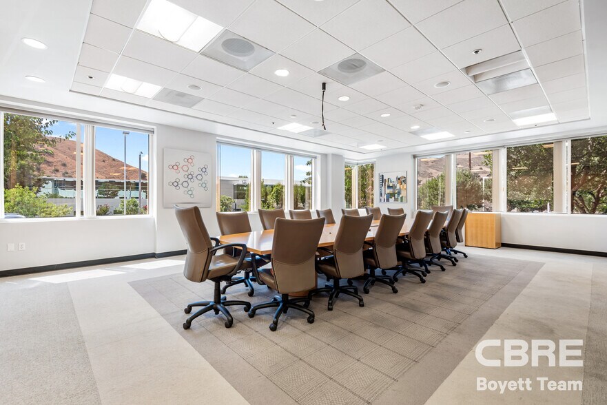 More Photos Of 26025 Mureau Rd, Calabasas Office For Sale