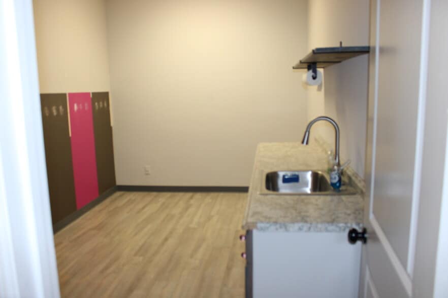 More Photos Of 2260-2292 Commercial Way, Spring Hill Storefront For Lease