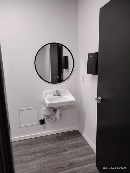 More Photos Of 4409 S County Line Rd, Oklahoma City General Retail For Sale