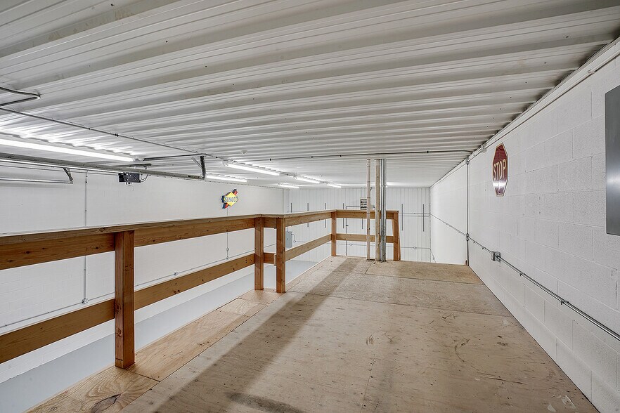 More Photos Of 1307 S Schoolhouse Rd, New Lenox Warehouse For Lease