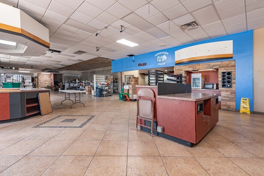 More Photos Of 802 Broadway, Wisconsin Dells Storefront Retail Office For Sale