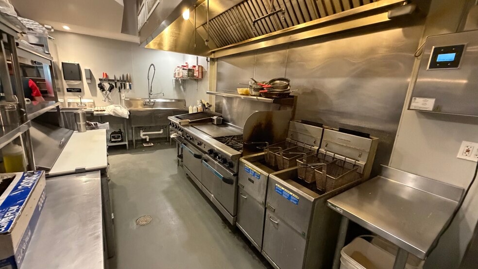 More Photos Of 35 Belvidere St, Nazareth Storefront Retail Residential For Sale