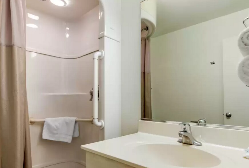 More Photos Of 3404 Vine St, Hays Hospitality For Sale