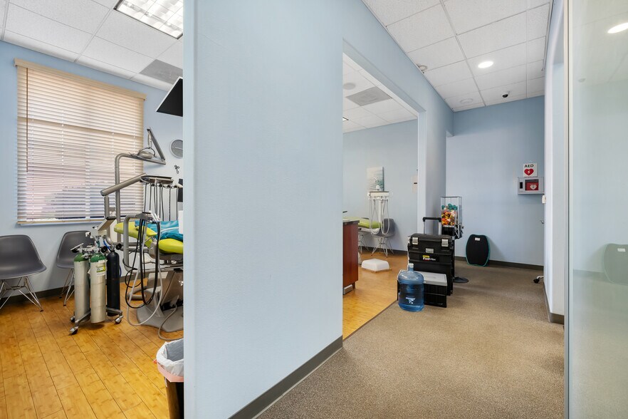 More Photos Of 106 Gateway Center Dr, Paso Robles Office For Lease