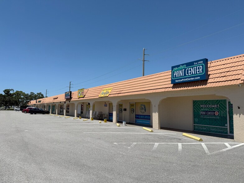More Photos Of 2001-2049 S Tamiami Trl, Venice Storefront Retail Office For Lease