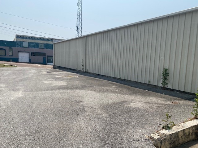 More Photos Of 130 S Lafayette Ave, Brownsville Freestanding For Sale