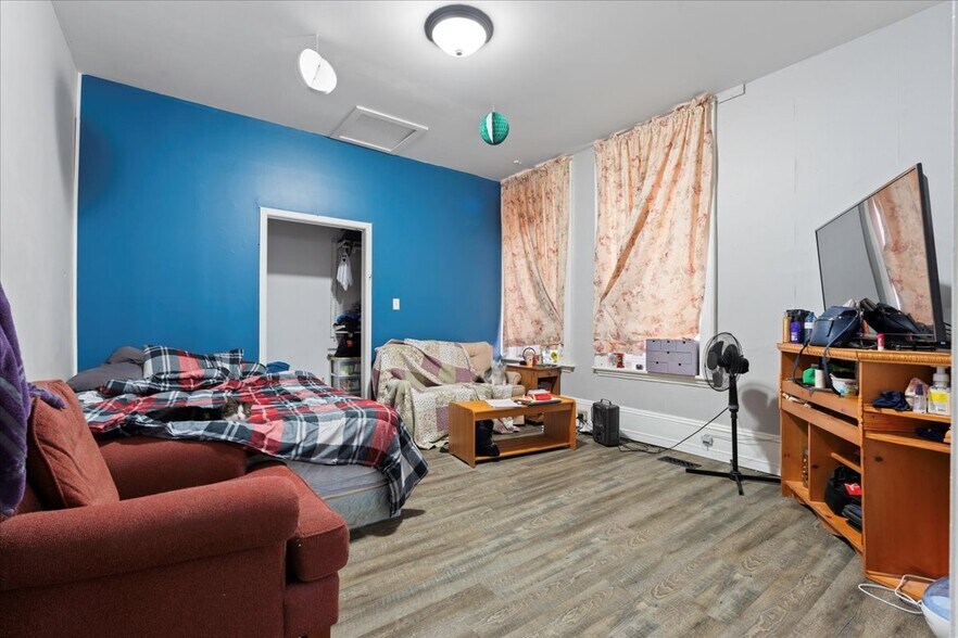 More Photos Of 308 N Victoria St, Tweed Storefront Retail Residential For Sale