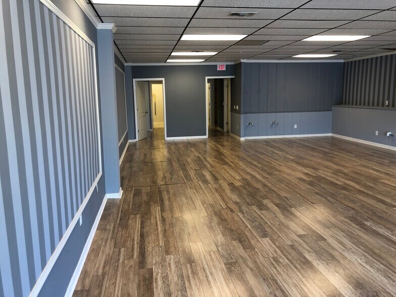 More Photos Of 1000-1099 Vendall Rd, Dyersburg General Retail For Lease