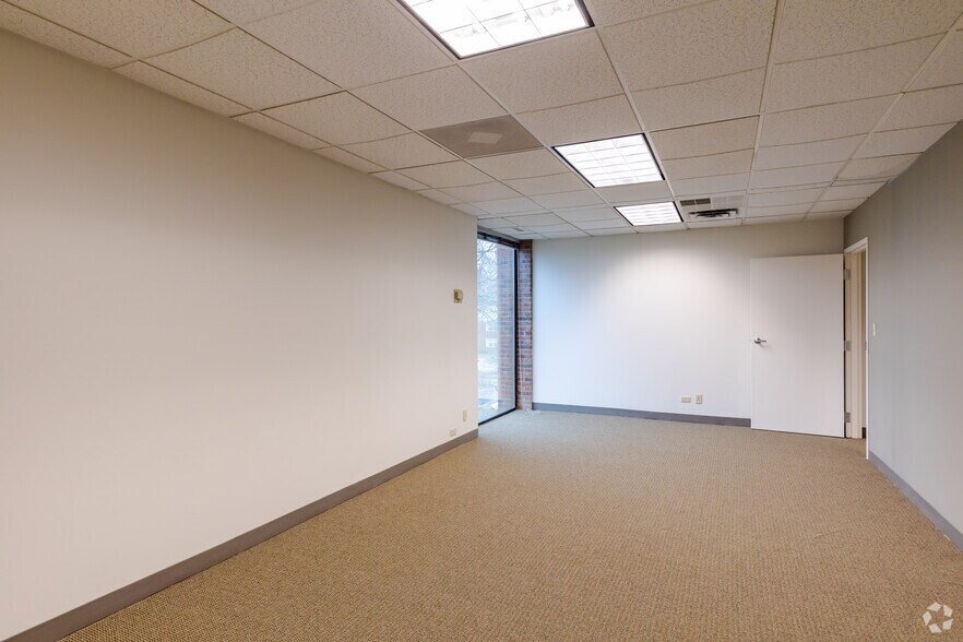 More Photos Of 799 Roosevelt Rd, Glen Ellyn Office For Lease