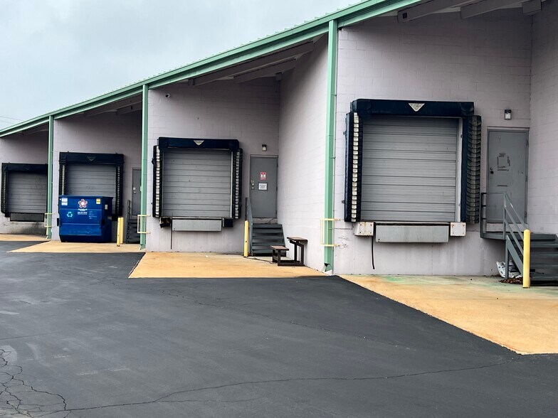 More Photos Of 1900-1940 Craigshire Dr, Saint Louis Flex For Sale