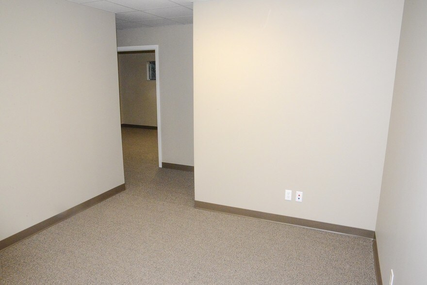 More Photos Of 911-917 S Parsons Ave, Brandon Office For Lease
