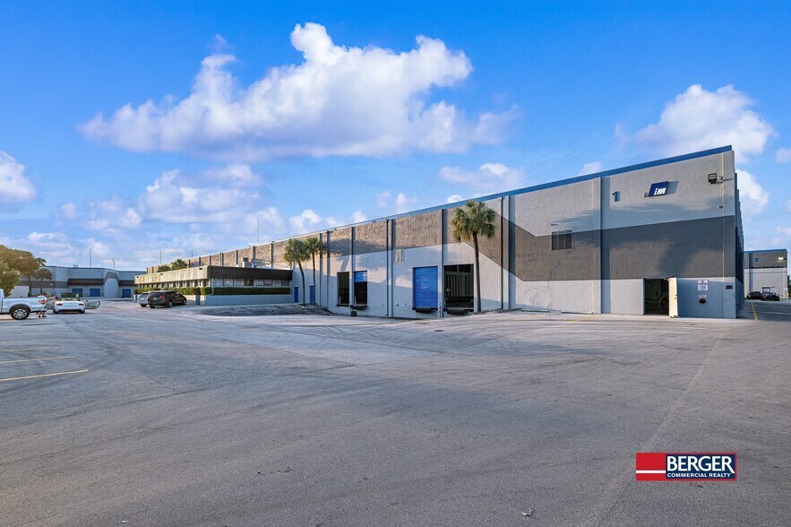 More Photos Of 1919 NW 19th St, Fort Lauderdale Warehouse For Lease