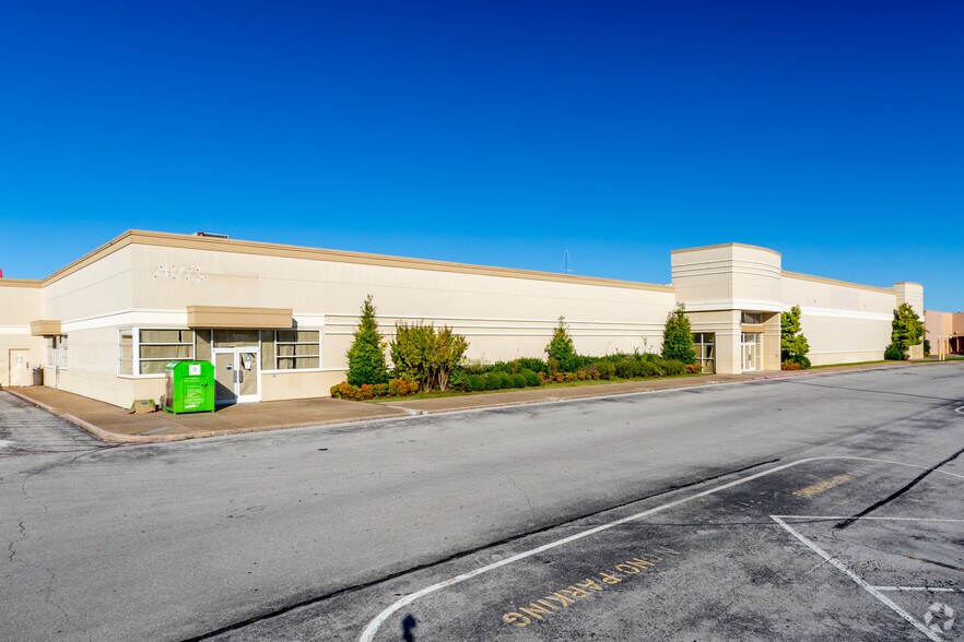 More Photos Of 4201 N Shiloh Dr, Fayetteville Department Store For Lease