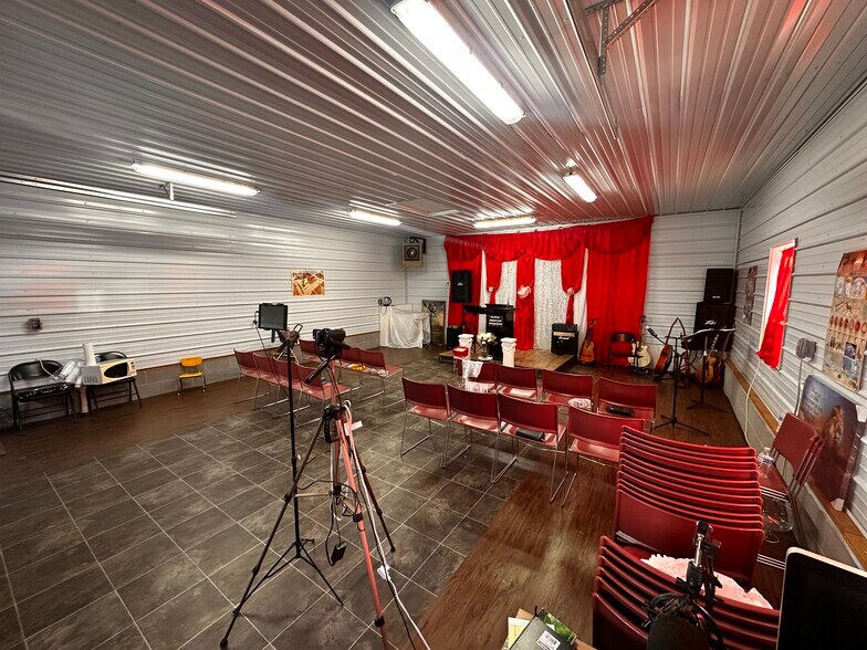 More Photos Of 522A S Main St, Broadway Flex For Sale