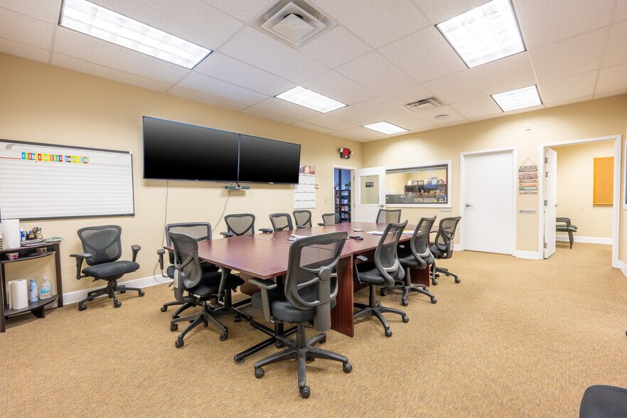 More Photos Of 6380 Phillips Hwy, Jacksonville Office For Lease