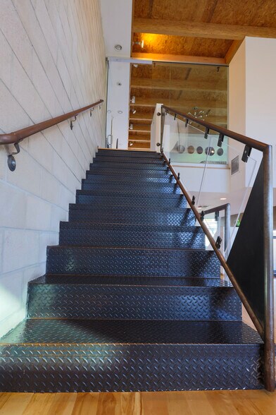 More Photos Of 6615-6621 Melrose Ave, Los Angeles Loft Creative Space For Lease