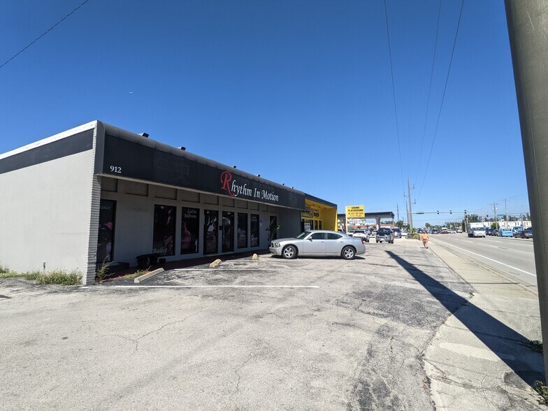 More Photos Of 910-912 Del Prado Blvd S, Cape Coral Freestanding For Lease
