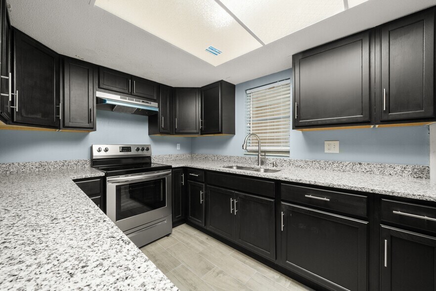 More Photos Of 1000 S Lake Anoka Blvd, Avon Park Multifamily For Sale