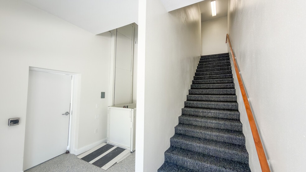 More Photos Of 7065 NW 22nd St, Gainesville Warehouse For Lease