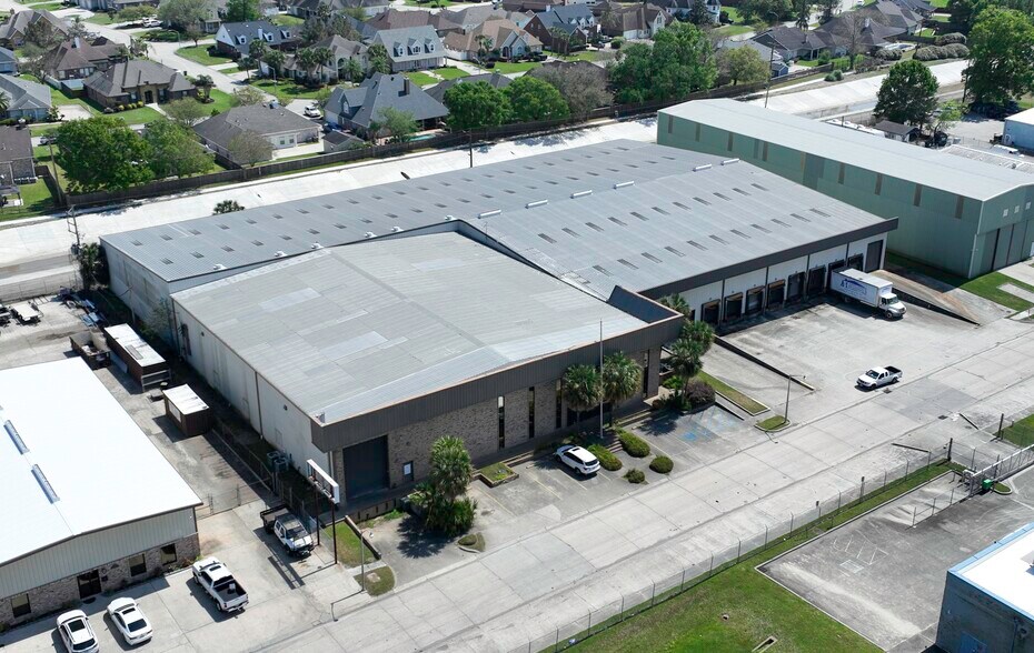 More Photos Of 1925 Industrial Blvd, Harvey Warehouse For Sale