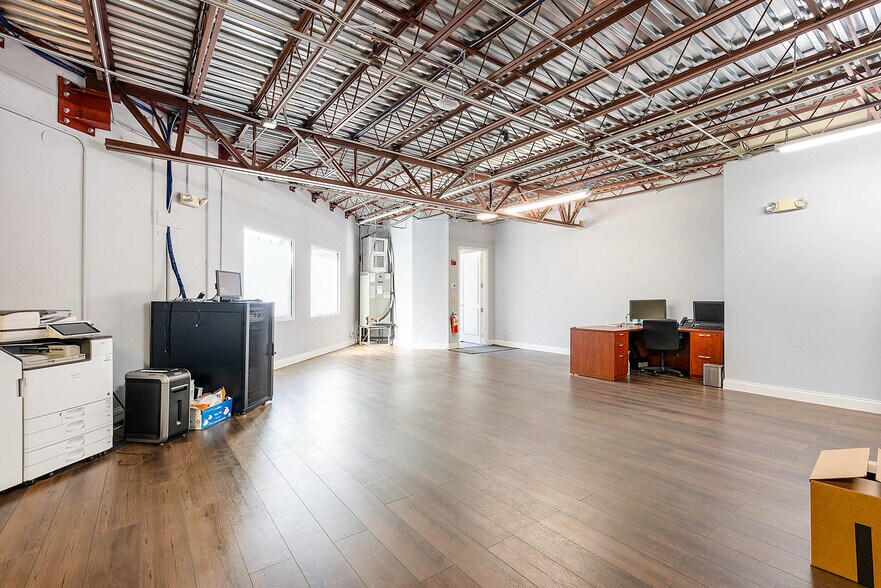 More Photos Of 1200 S Rogers Cir, Boca Raton Warehouse For Lease