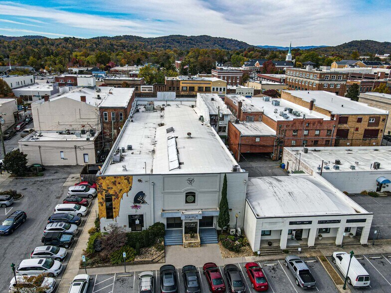 More Photos Of 317 N King St, Hendersonville Medical For Sale