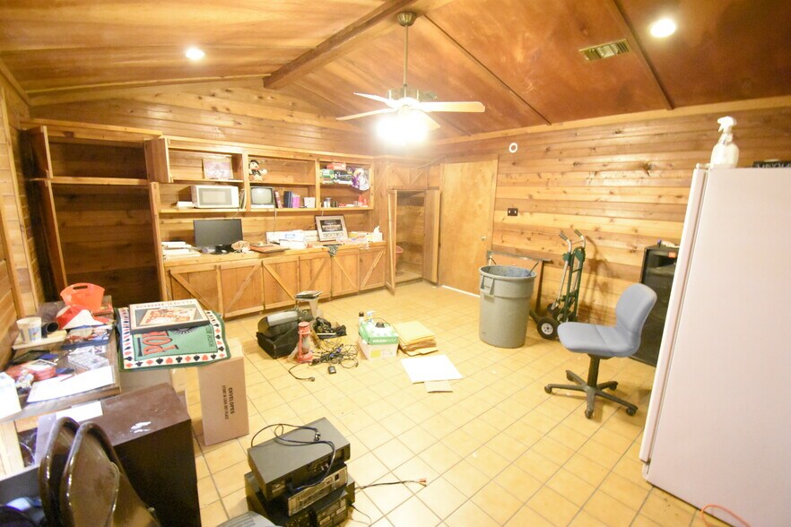 More Photos Of 630 Kentucky St, South Houston Office For Sale