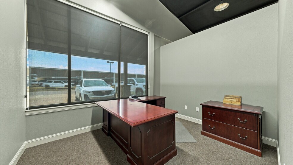 More Photos Of 207 Eastridge Rd, Granbury General Retail For Sale