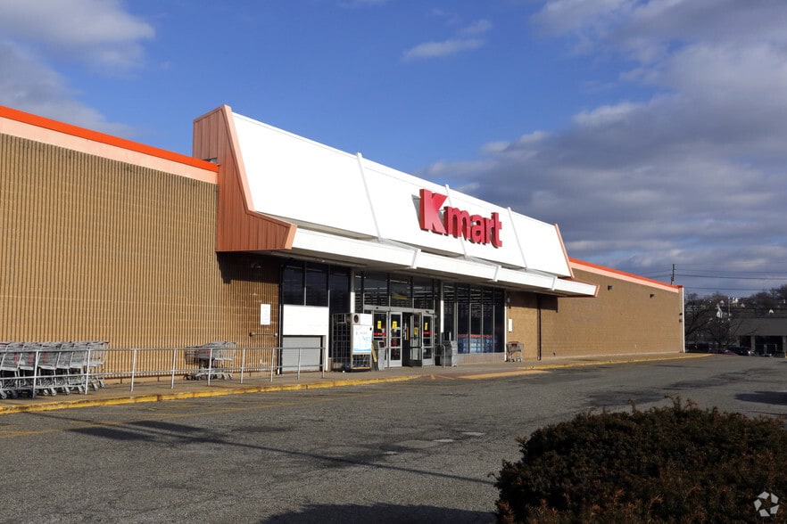 More Photos Of 371-411 Main St, Belleville General Retail For Lease
