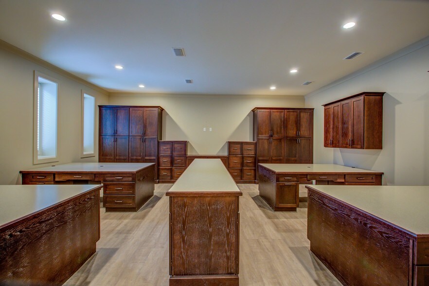 More Photos Of 108 Kelly Rd, Niceville Showroom For Lease