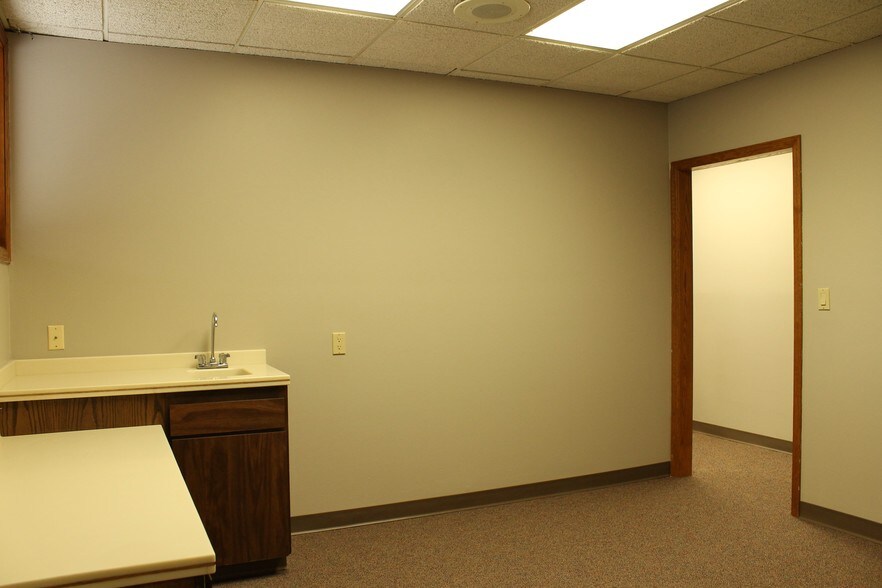 More Photos Of 535 Main St, Ames Office For Lease