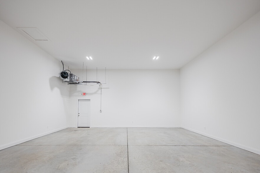 More Photos Of 400 Red Squirrel St, Bowling Green Specialty For Sale