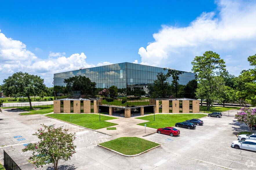 More Photos Of 16800 Imperial Valley Dr, Houston Office For Sale