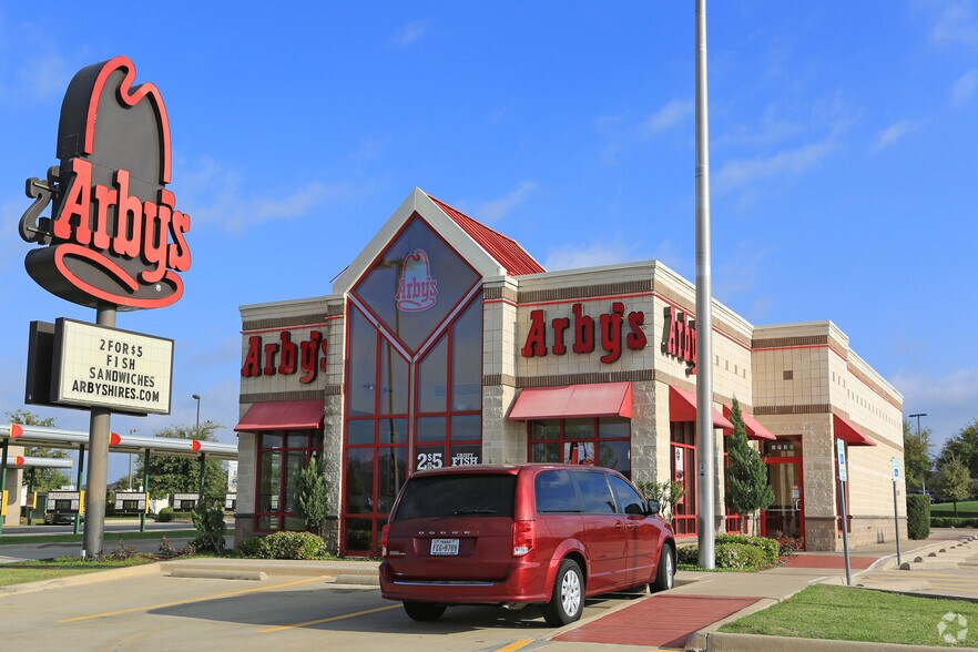 Primary Photo Of 1730 Market Place Blvd, Irving Fast Food For Lease