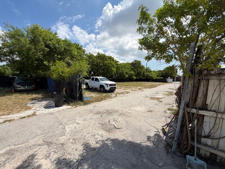 More Photos Of 3321 NW 79th St, Miami Land For Lease