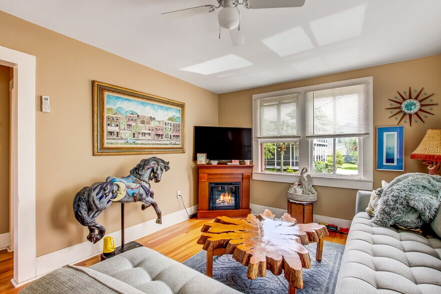 More Photos Of 516 Ash St, Fernandina Beach Freestanding For Lease