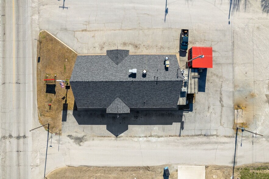 More Photos Of 704 W Conner Ave, Fairland Restaurant For Sale