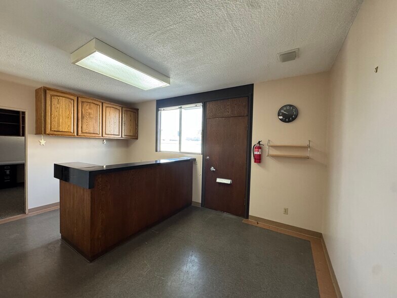 More Photos Of 1141-1151 E Main St, Ventura Office For Lease