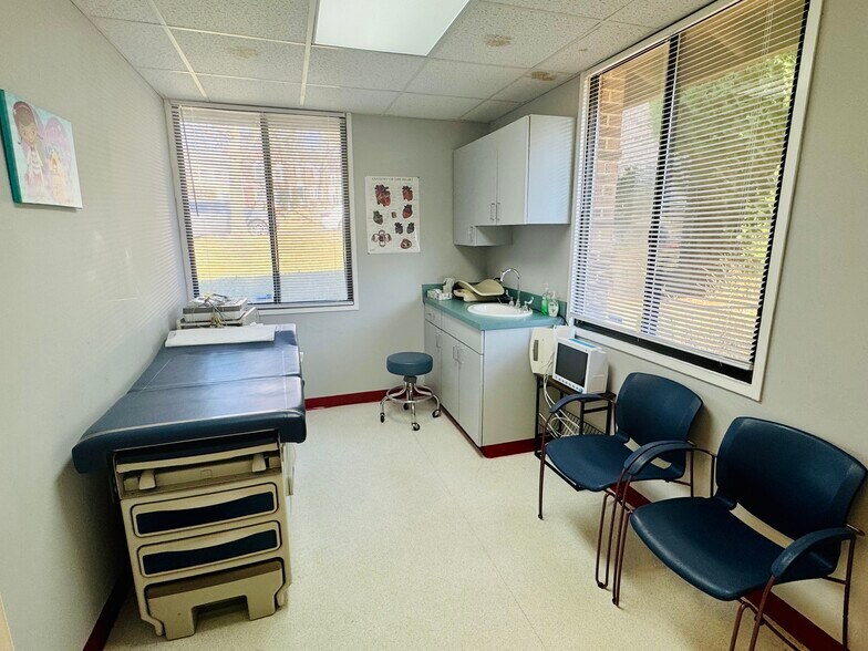 More Photos Of 12604-12606 Lake Ridge Dr, Woodbridge Medical For Sale