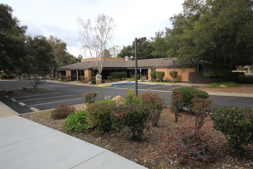 More Photos Of 317-325 S Moorpark Rd, Thousand Oaks Unknown For Lease