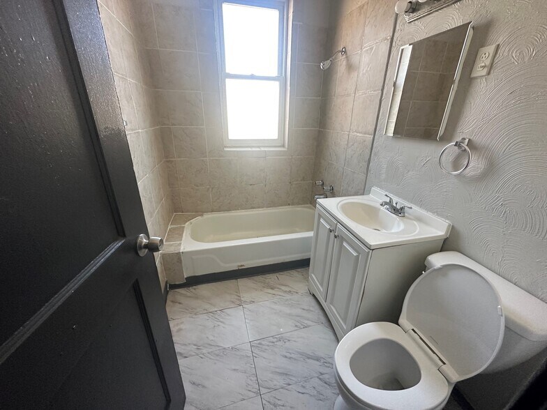 More Photos Of 6100 S Green St, Chicago Apartments For Sale