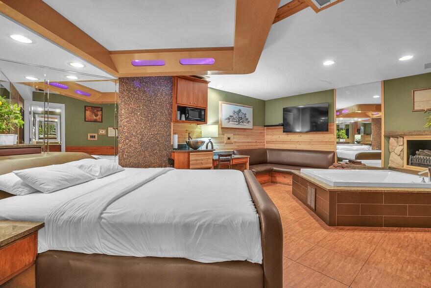 More Photos Of 16W621 S Frontage Rd, Willowbrook Hotel For Sale