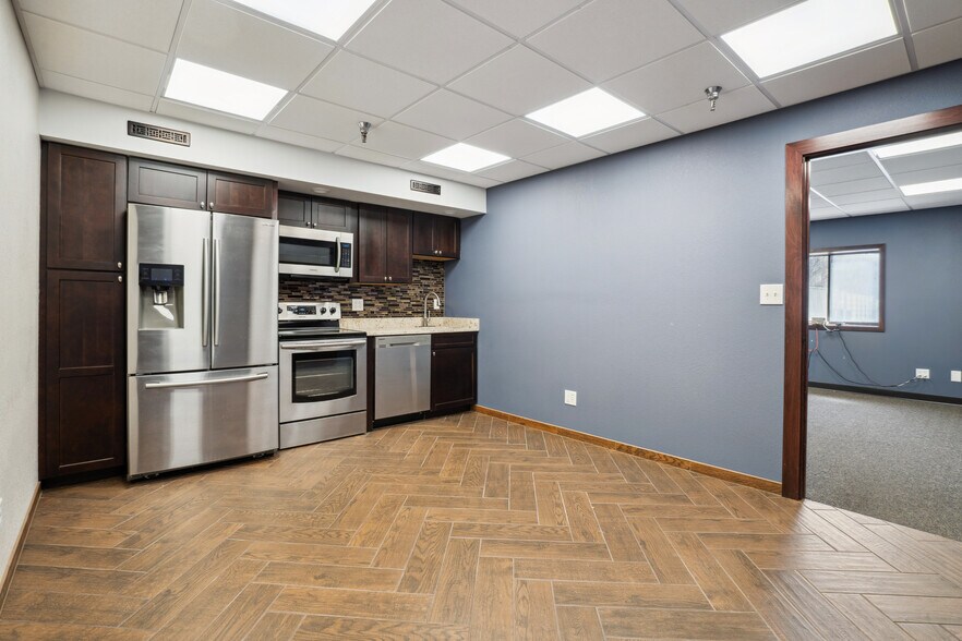 More Photos Of 410 Rath St, Waterloo Industrial For Lease