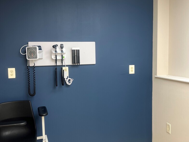 More Photos Of 25 Kilmer Dr, Morganville Medical For Lease