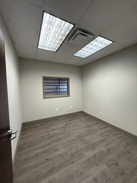 More Photos Of 6334 Philips Hwy, Jacksonville Light Distribution For Lease