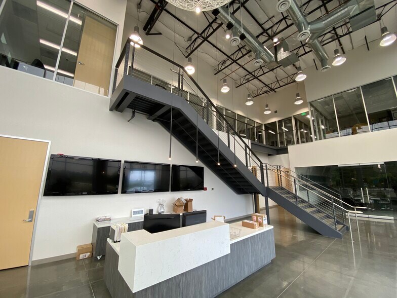 More Photos Of 2870 Whiptail Loop, Carlsbad Warehouse For Lease