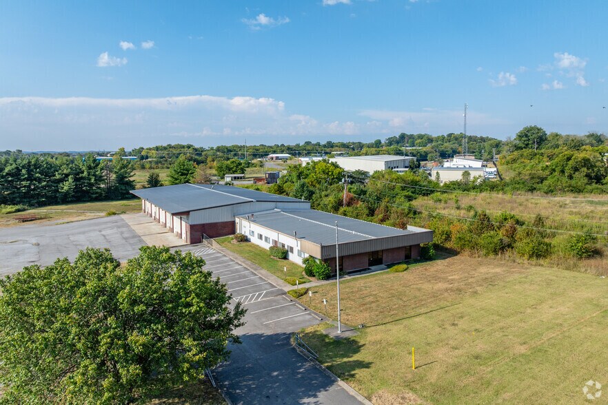 More Photos Of 1330 Gateway Dr, Gallatin Truck Terminal For Lease