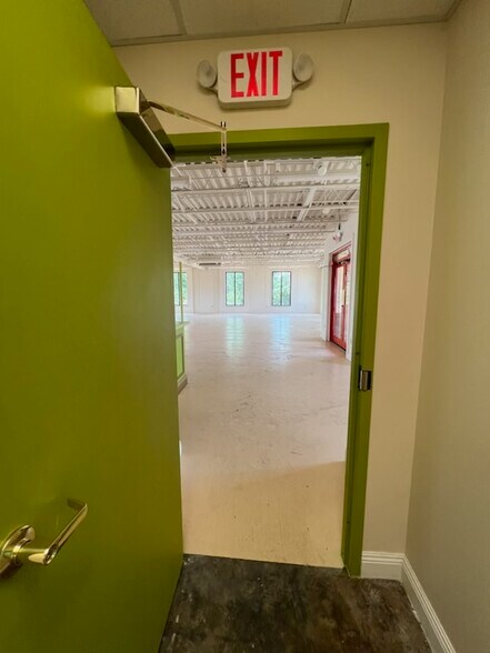 More Photos Of 1410 Apache Dr, Mccomb Freestanding For Lease