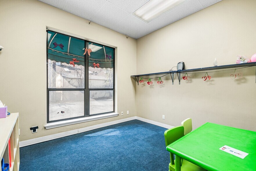 More Photos Of 14235 Blanco Rd, San Antonio Office For Sale